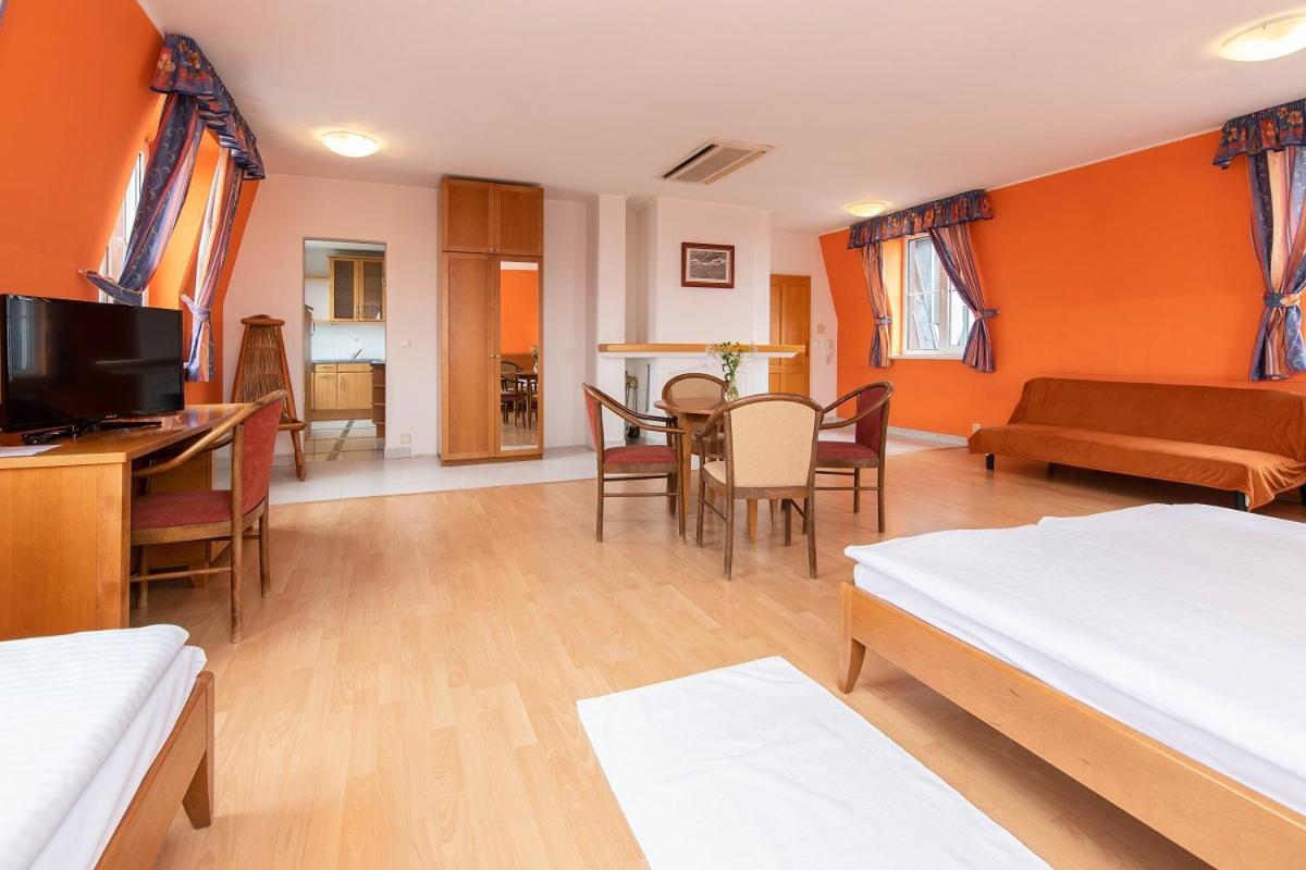 Kastiel Agatka Hotel Chorvatsky Grob Exterior photo