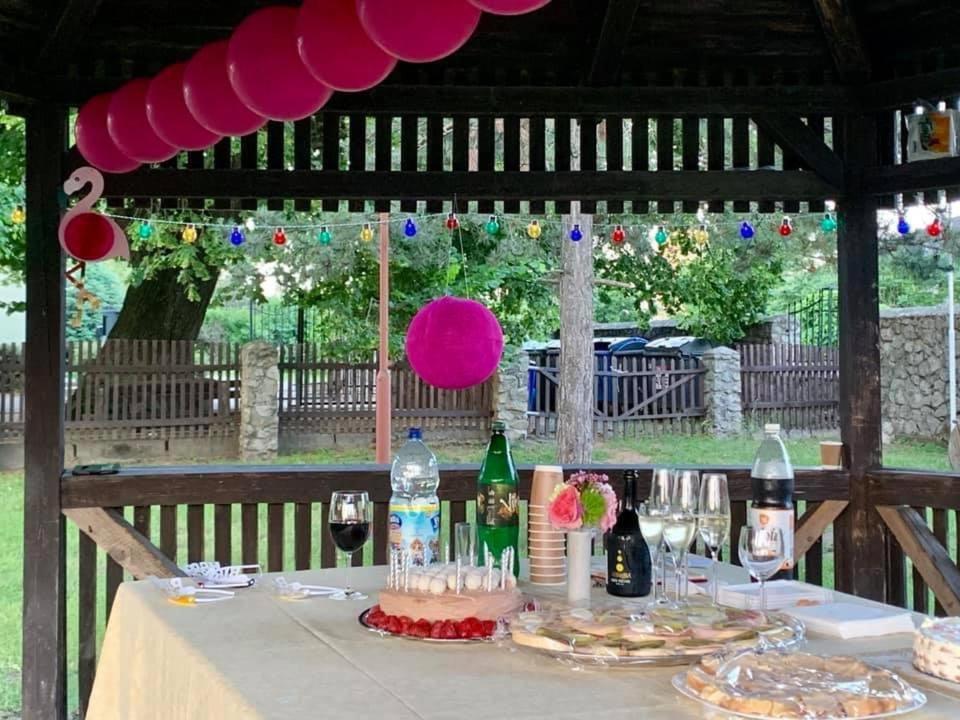 Kastiel Agatka Hotel Chorvatsky Grob Exterior photo